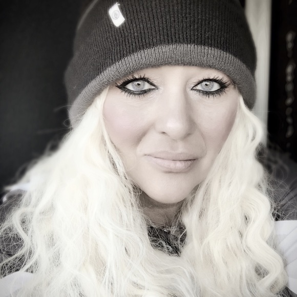 Meet your Posher, Twila - Picture 4 of 4